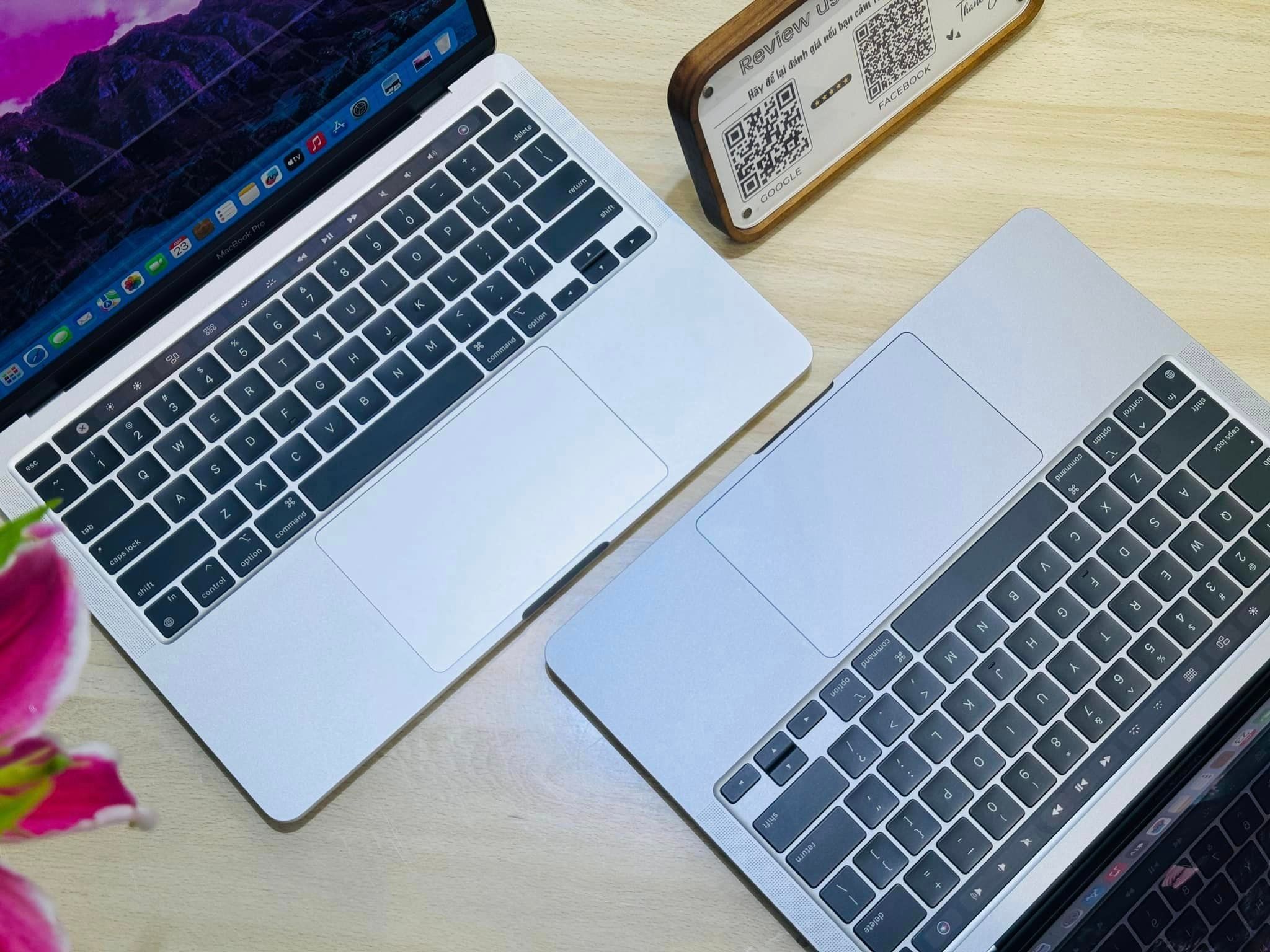 seoarticle-mbp132020-bothsilvergray-1.jpg