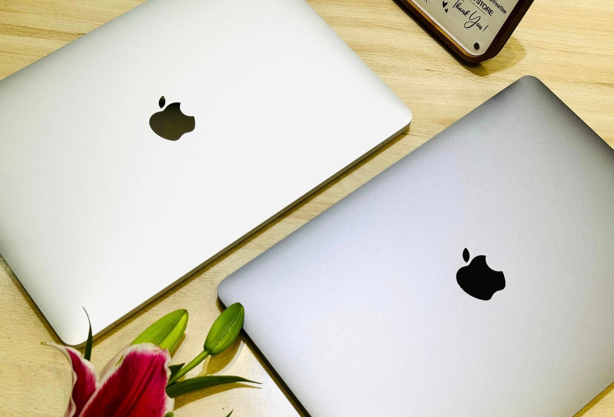 seoarticle-mbp132020-bothsilvergray-2.jpg