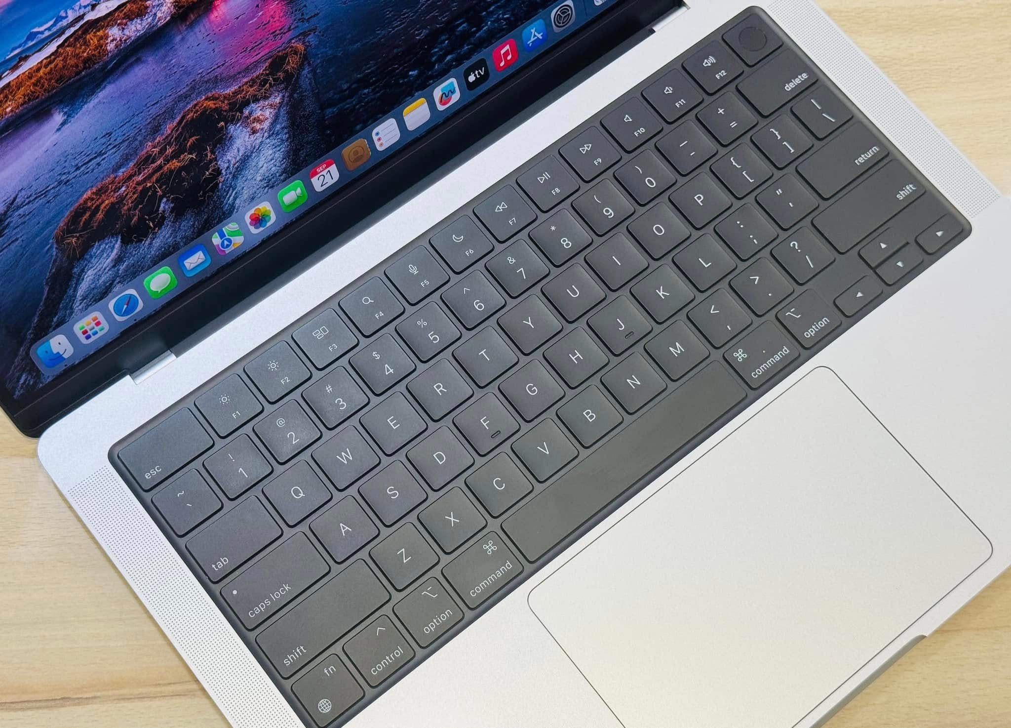 seoarticle-mbp142023m2-silver-2.jpg