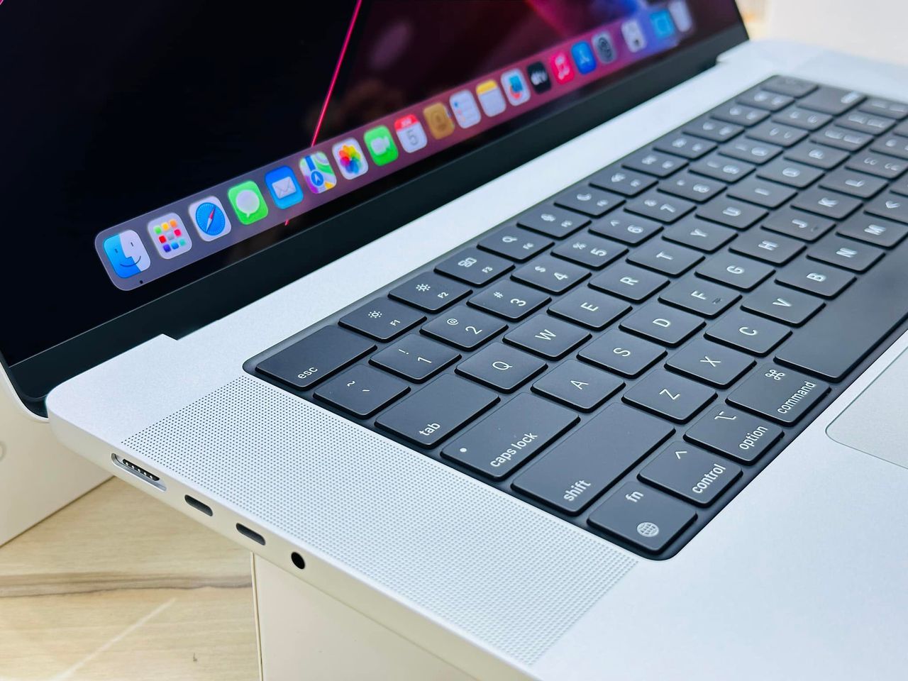 seoarticle-mbp162021-silver-3.jpg