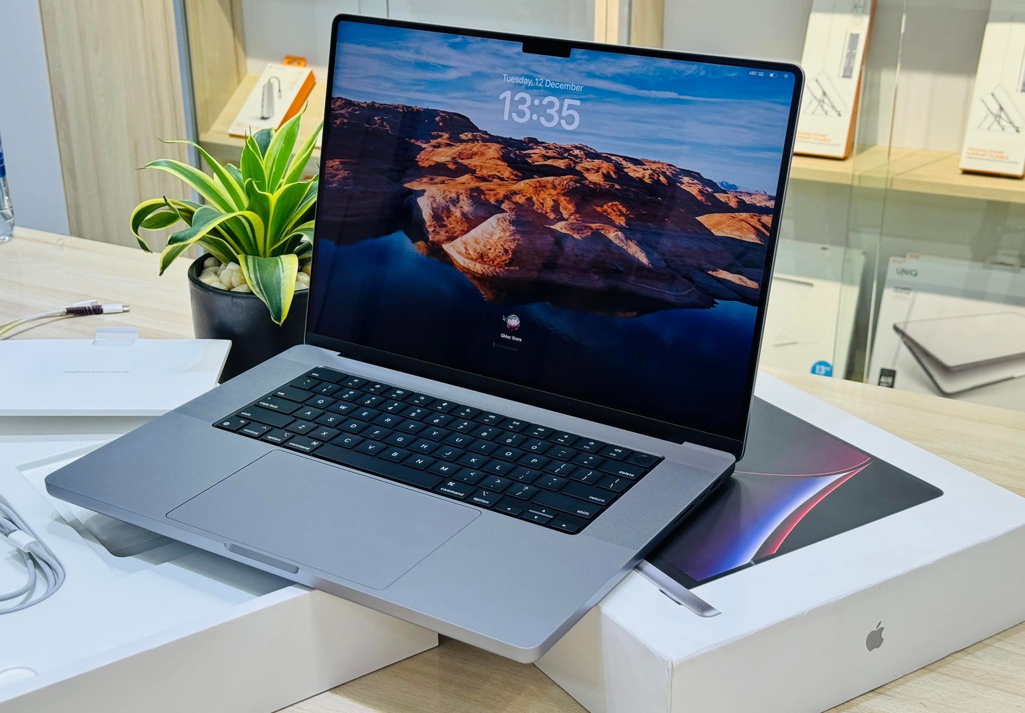 seoarticle-mbp162023m2-gray-5.jpg
